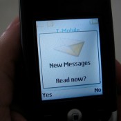 cellulare che invia sms
