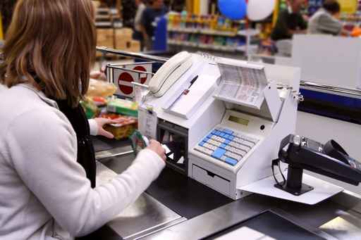 Mobbing: aggredita cassiera in un supermercato