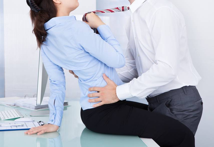 Flirt sul posto di lavoro: donne coinvolte più degli uomini